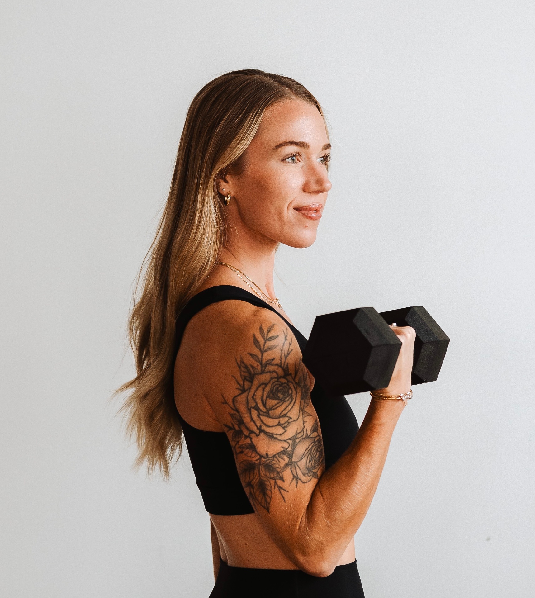 Kelli Blake holding a dumbbell during a sculpt session